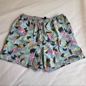 Patterned Patagonia baggies 5 inch